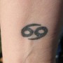 Piccolo tattoo segno zodiacale del cancro