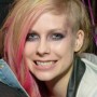 Avril Lavigne con taglio capelli lunghi sidecut