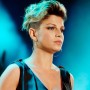 Emma Marrone con taglio capelli corti mossi undercut