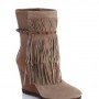 Stivaletto con zeppa e frange Guess prezzo 265 euro