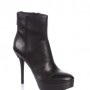 Tronchetto Guess con plateau e tacco a stiletto prezzo 215 euro