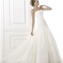 Abito da sposa con fiorellini applicati 2015 Pronovias mod Batel.