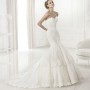 Splendido abito a mezza sirena con doppia balza e pizzo 2015 Pronovias mod Barquilla