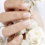 Semplice manicure da sposa