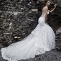 Sexy abito da sposa a sirena in pizzo collezione 2015 Alessandro Angelozzi mod Pepper con profonda scollatura sulla schiena