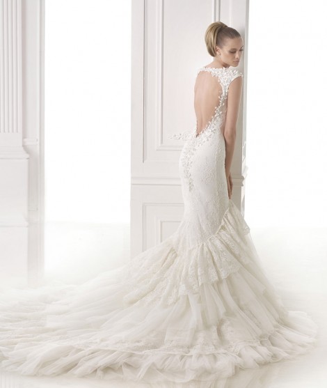 Abito da sposa a sirena con scollatura frontale e schiena scoperta Pronovias 2015 mod Cameron