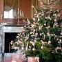 Albero di Natale con palline rosa