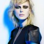 Taglio capelli lunghezza media scalati glam rock