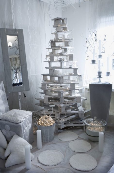 Albero di Natale 2016 Bianco shabby chic con bancali di legno