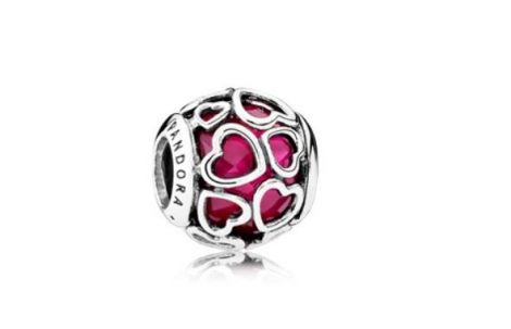 Charm rosso ciliegia con cuori Pandora San Valentino 2017 prezzo 59 euro