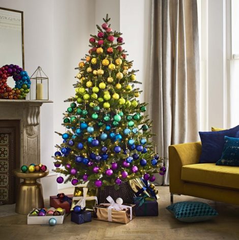 Tendenza Albero di Natale 2018 Arcobaleno 470x472 - Albero di Natale 2018: Colori e Tendenze