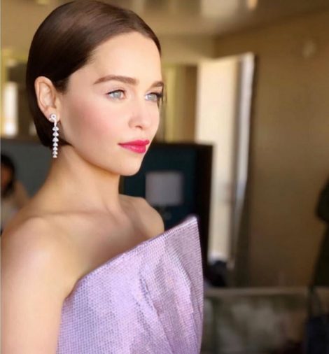 Taglio capelli a caschetto Emilia Clarke Oscar 2019 470x506 - Il Caschetto: Taglio capelli moda 2019