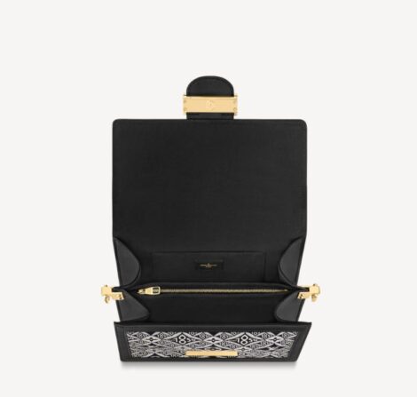 Nuova borsa Dauphine Louis Vuitton nel nuovo tessuto inverno 2020 2021 foto interno 470x447 - Nuove Borse Louis Vuitton Inverno 2020 2021