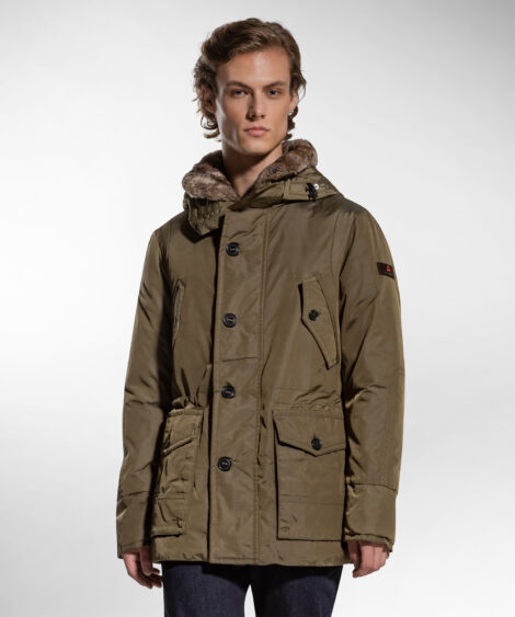 Parka Uomo Peuterey in Oxforf tecnico inverno 2021 colore Verde fogliame 470x563 - Parka Uomo Inverno 2021