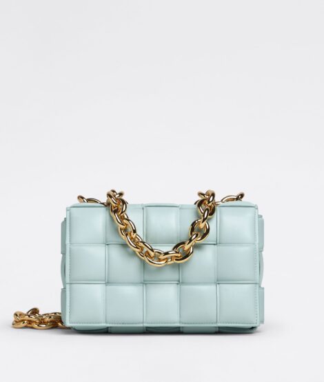 Nuova borsa Chain Cassette Bottega Veneta azzurro teal washed 2022 470x554 - Borsa Bottega Veneta Cassette 2022: Nuovi Colori e Prezzi