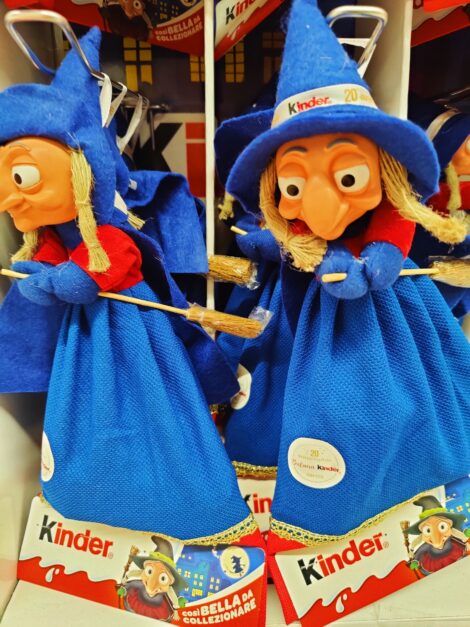 Befana da collezione Kinder 2024 Blu